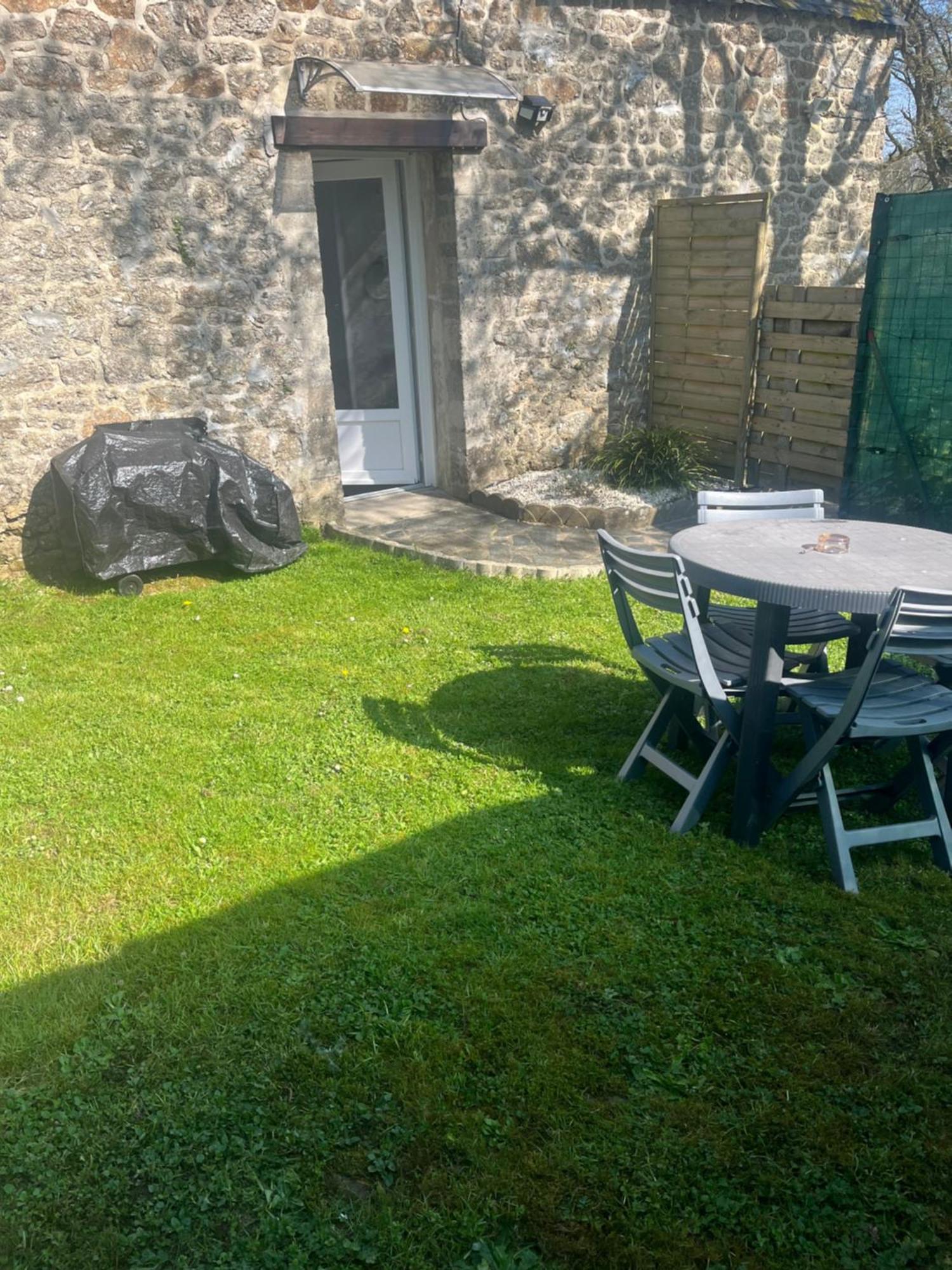 La Petite Maison De Kerguiniou Glomel Eksteriør bilde